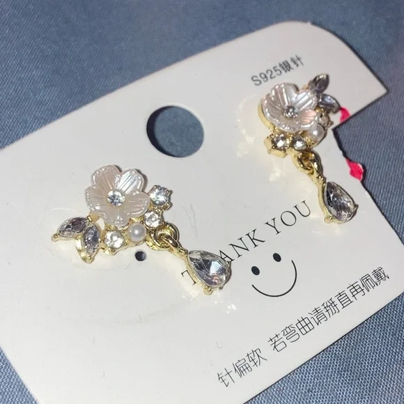 925 Stamped Floral Pearl Earrings - Picture 3 of 4